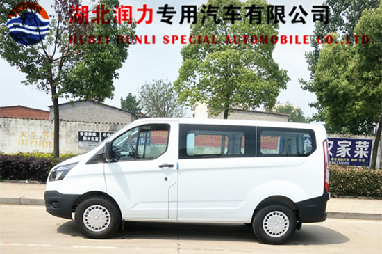 福特全顺短轴低顶救助车